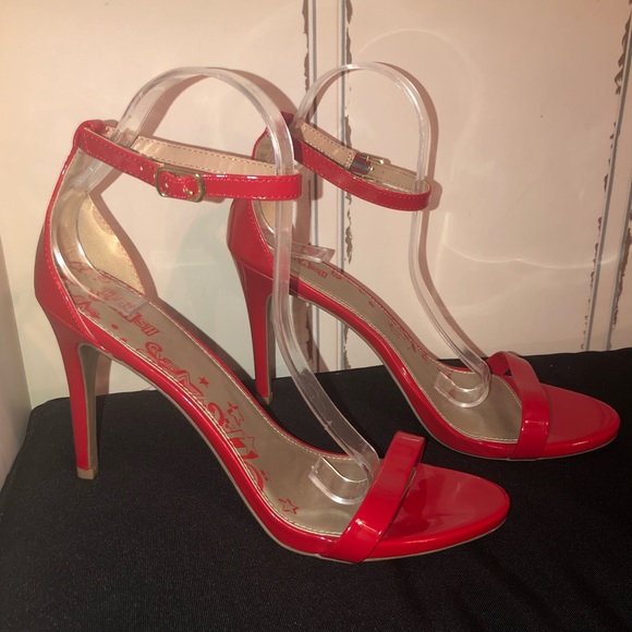 Brash red stiletto heels size 9.5 Wide - Picture 4 of 6